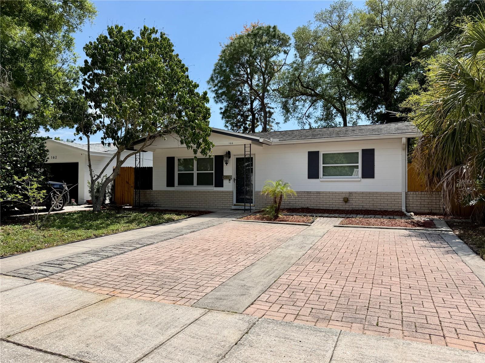 166 SW LINCOLN CIRCLE N