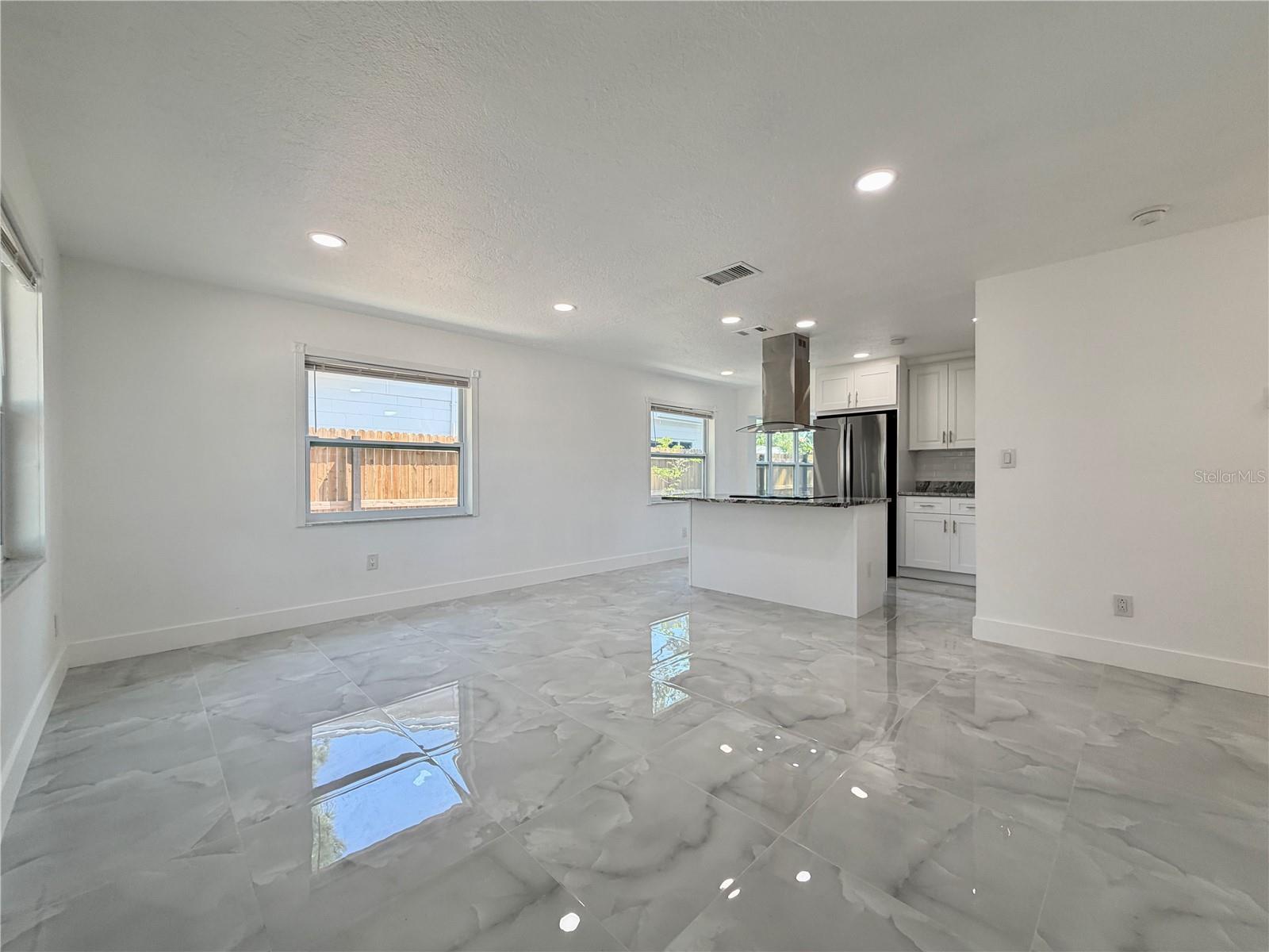 166 SW LINCOLN CIRCLE N