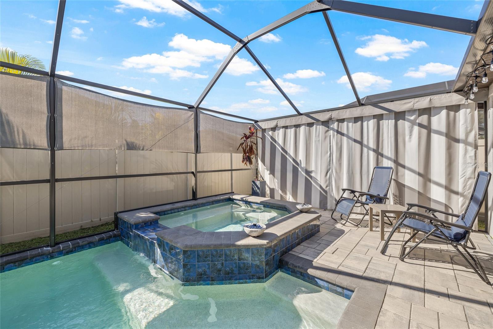 CARROLLWOOD LNDGS PH 2 - Residential