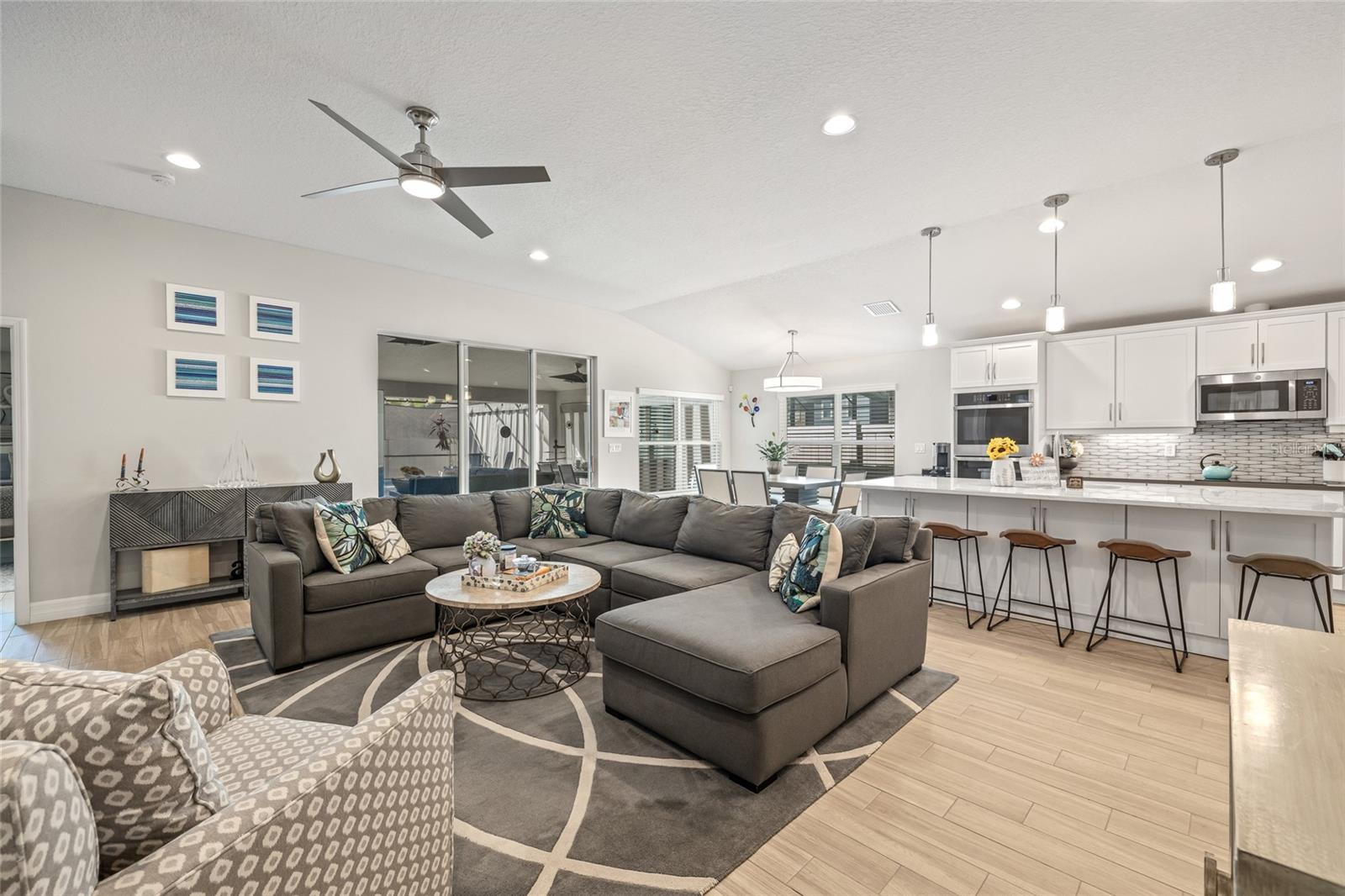 CARROLLWOOD LNDGS PH 2 - Residential