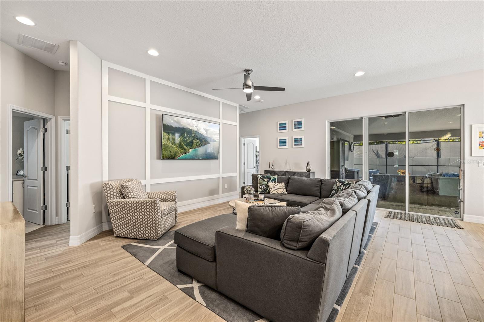 CARROLLWOOD LNDGS PH 2 - Residential