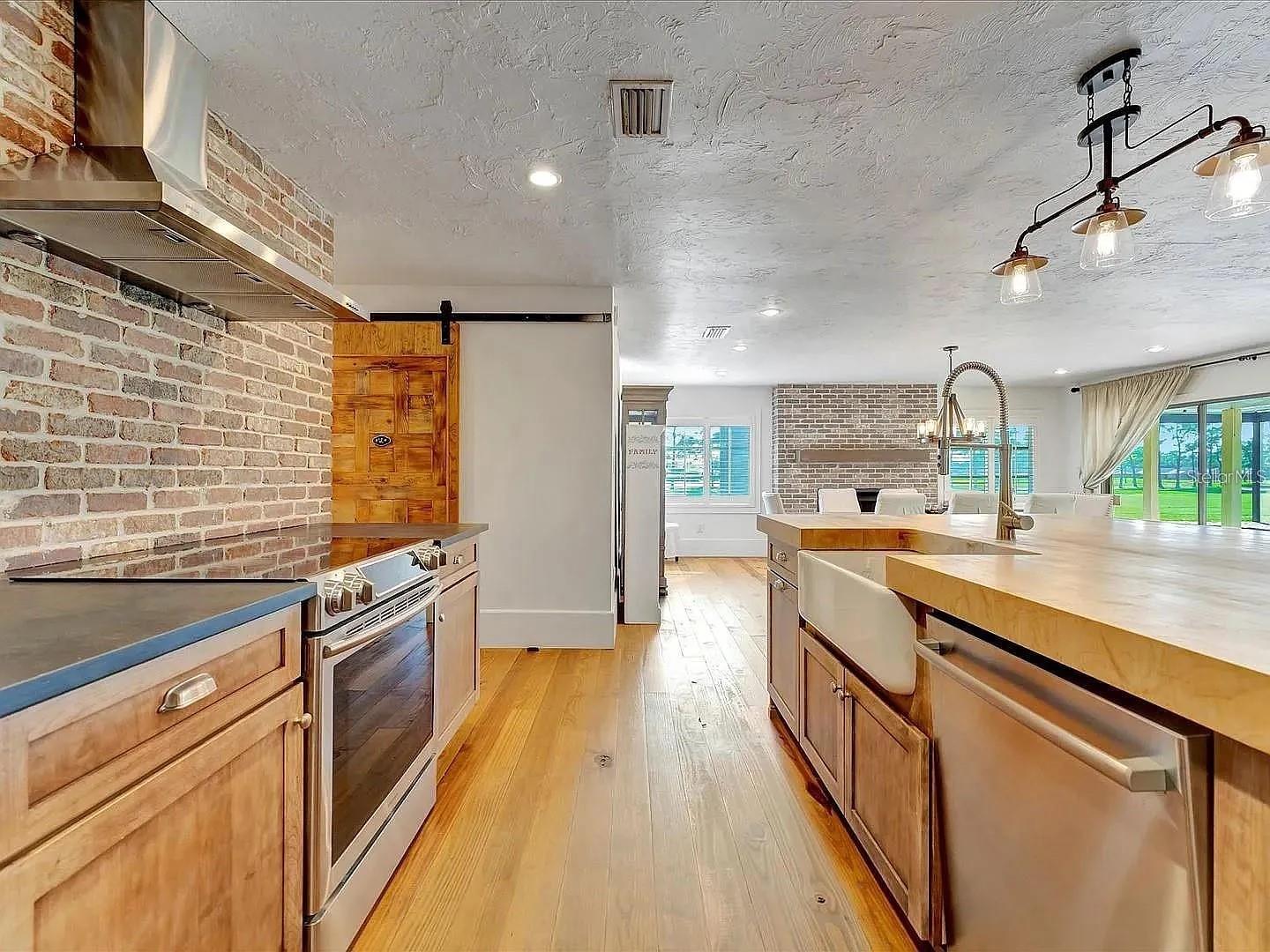 3803 AVENIDA MADERA