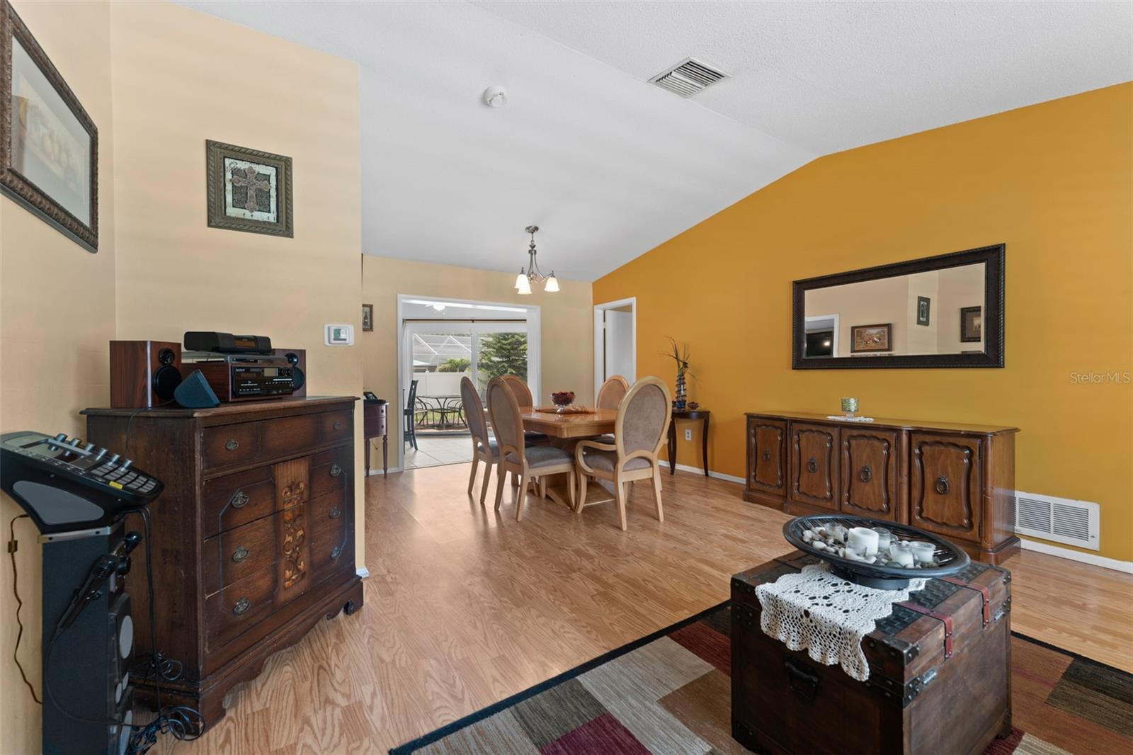 945 WINDING OAKS DRIVE