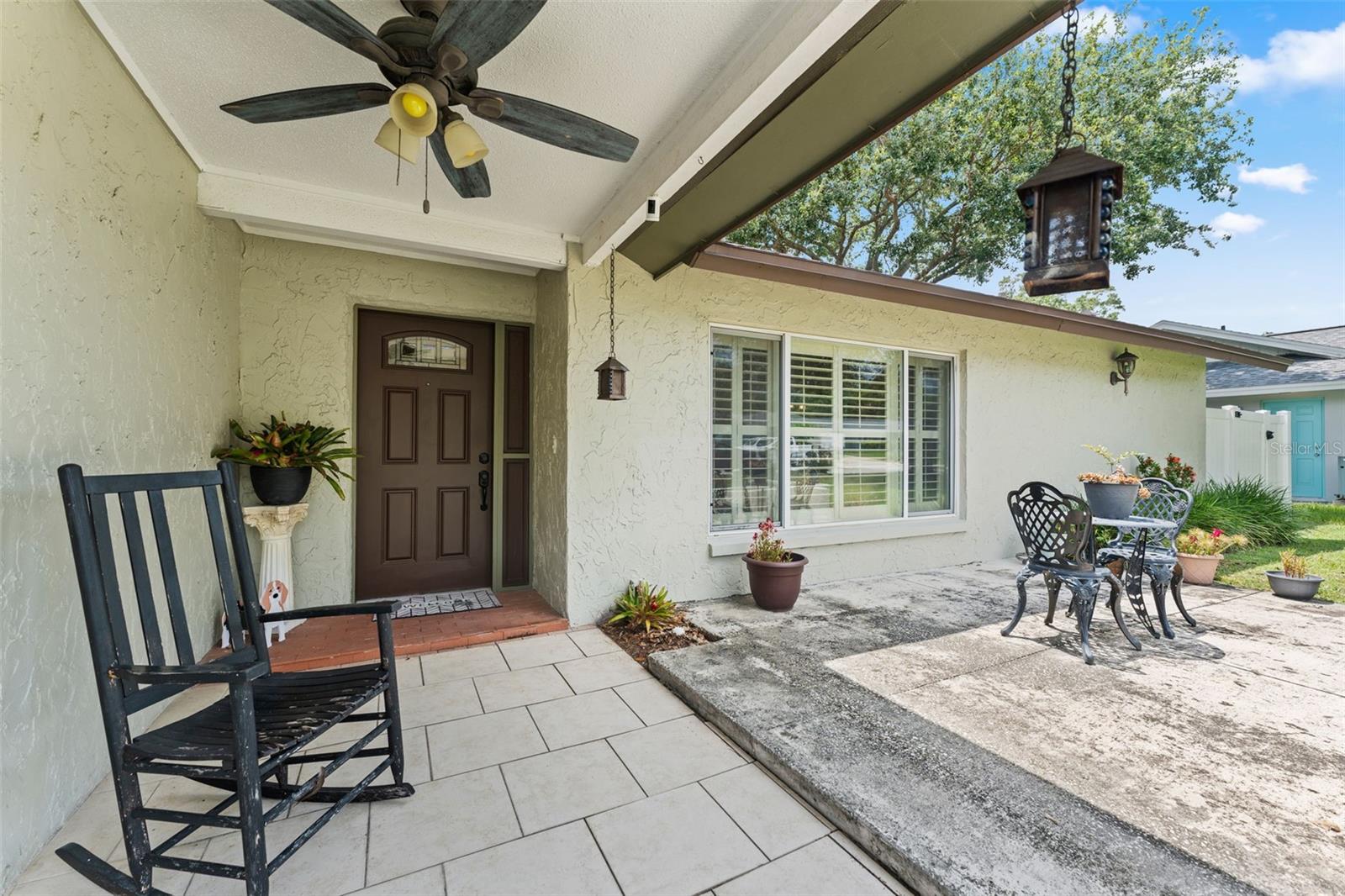 945 WINDING OAKS DRIVE