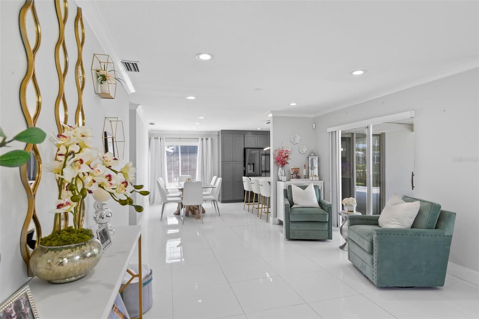 4 CARDWELL COURT