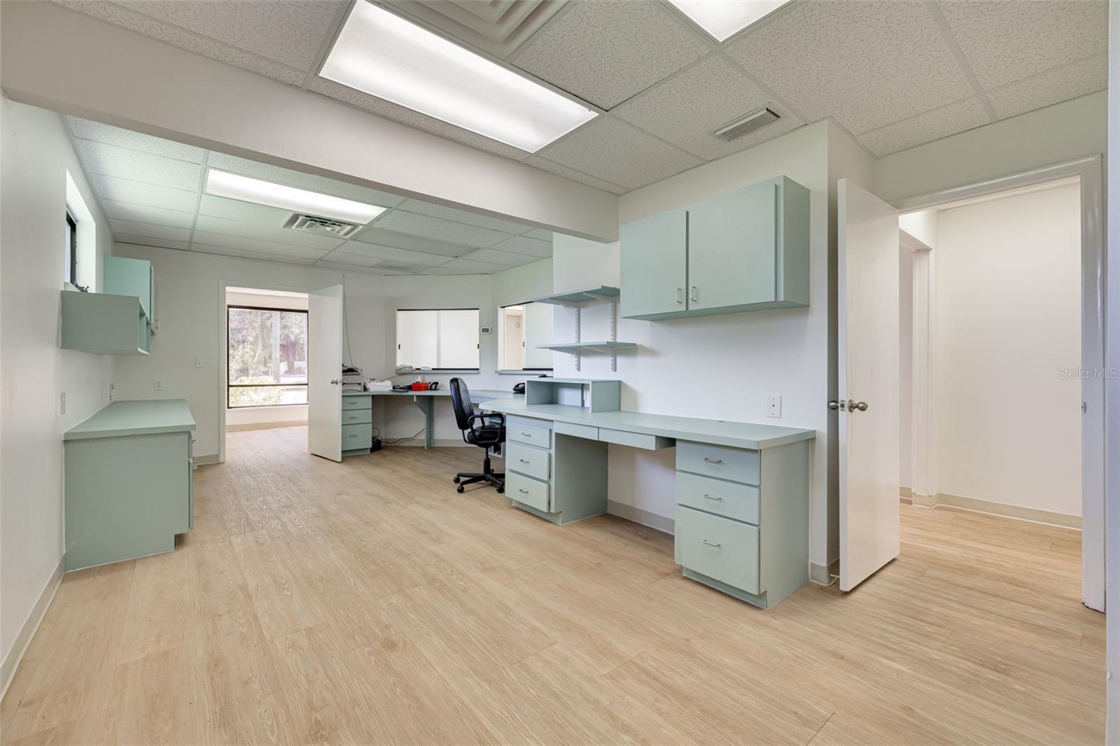 MAGNOLIA PARK - Commercial Lease