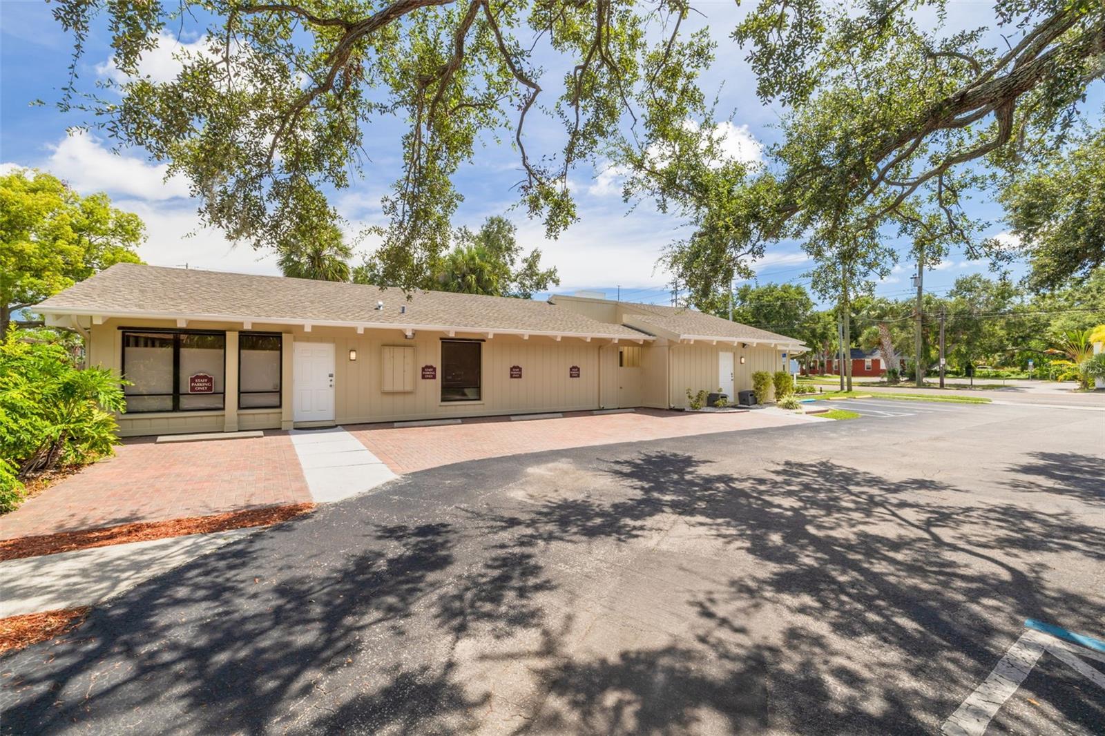 MAGNOLIA PARK - Commercial Lease