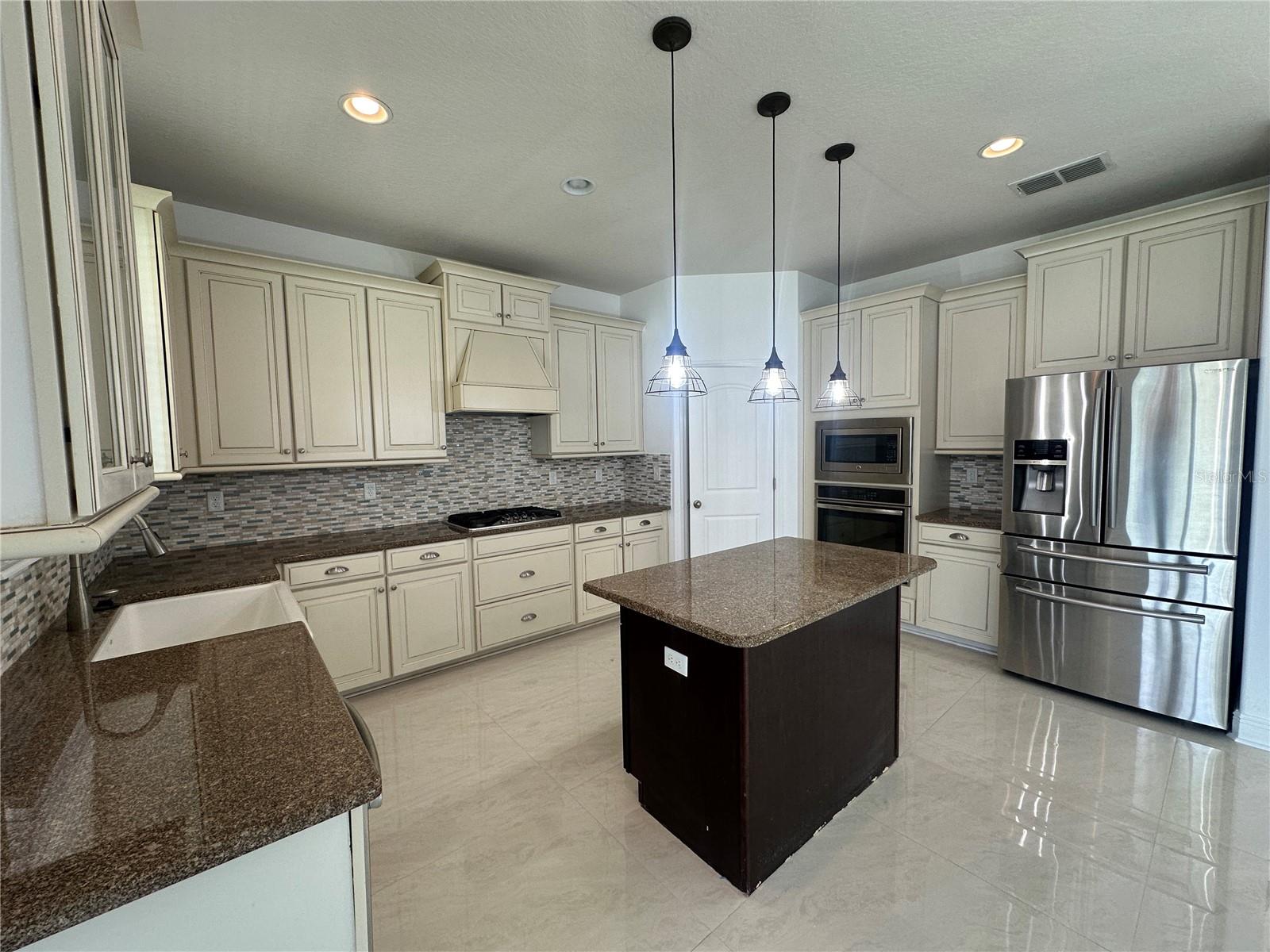 SUMMERLAKE PD PH 1B - Residential Lease