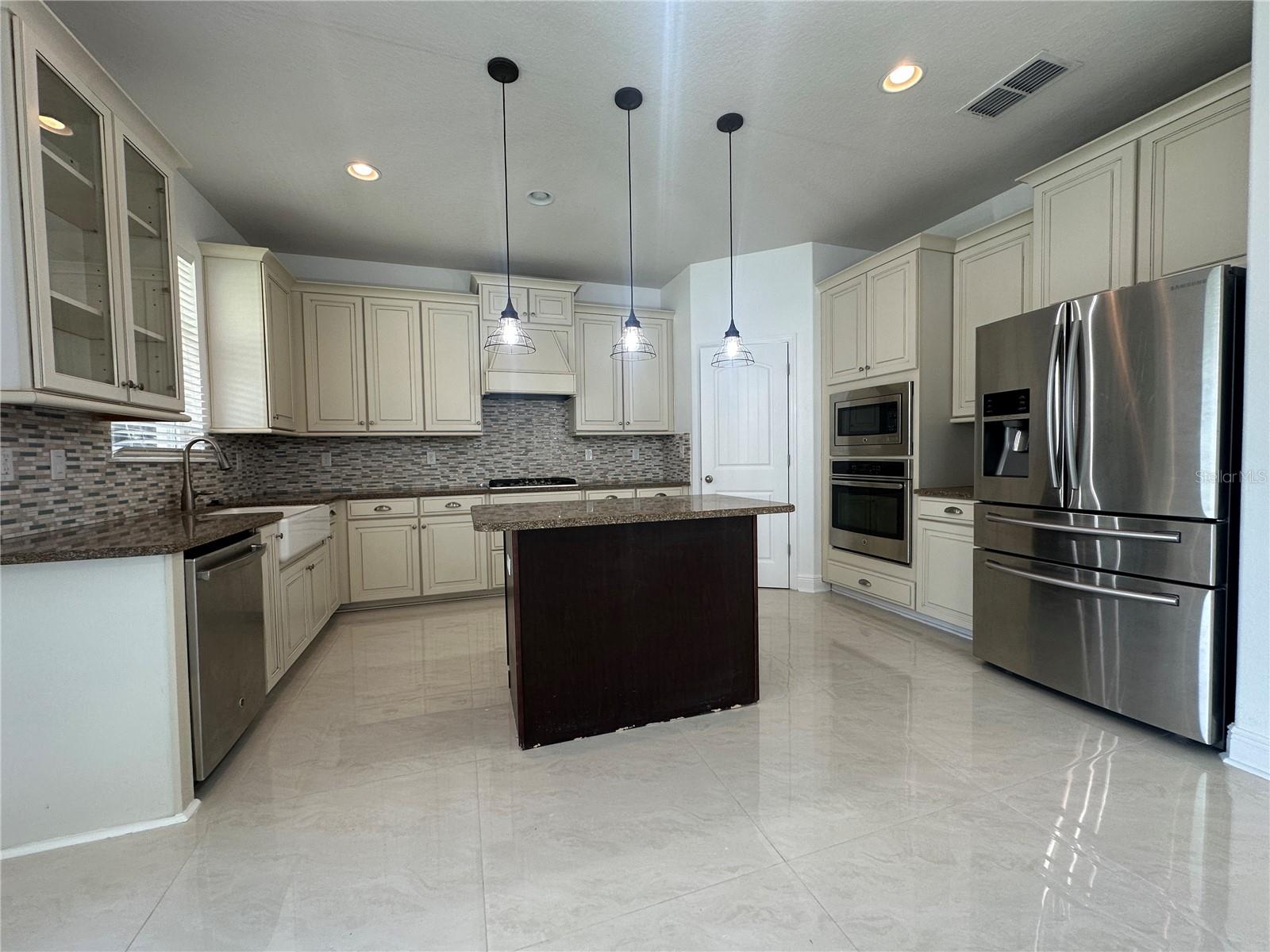 SUMMERLAKE PD PH 1B - Residential Lease