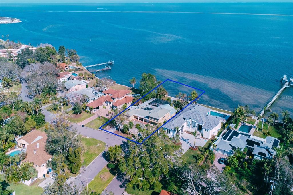 Photo of 5926 Bahama Shores Drive S, St Petersburg, FL 33705 (MLS # TB8344011)