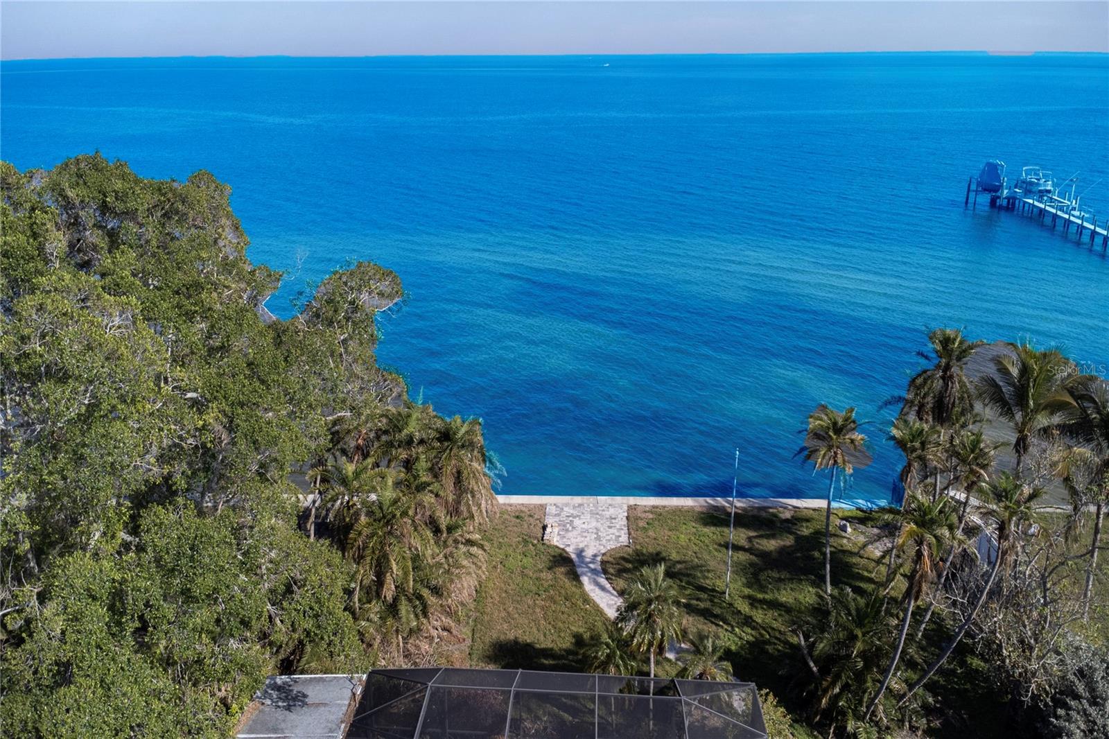 BAHAMA BEACH - Land