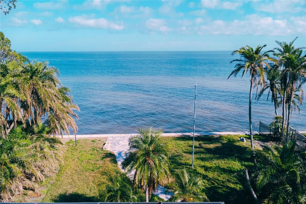 Photo of 5926 Bahama Shores Drive S, St Petersburg, FL 33705 (MLS # TB8344011)