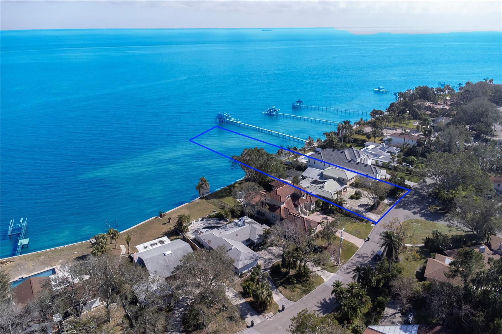 BAHAMA BEACH - Land