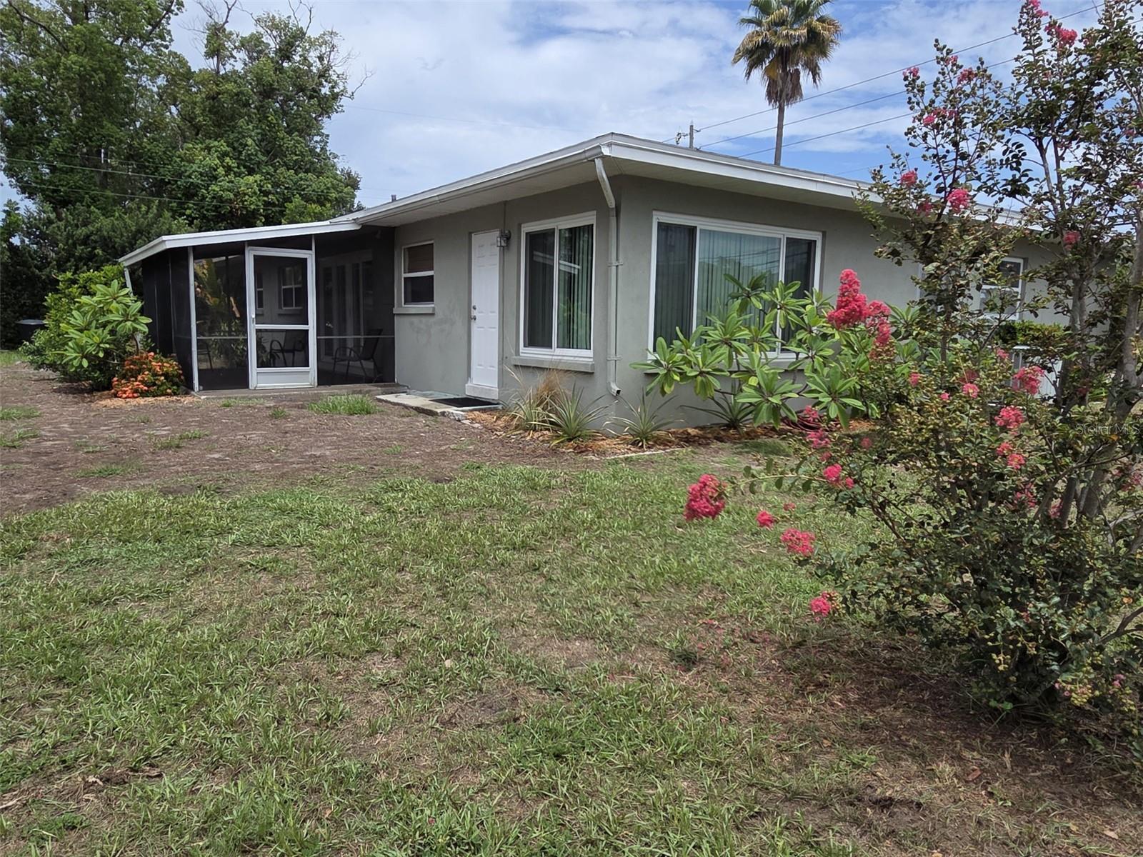 2077 DRUID ROAD E