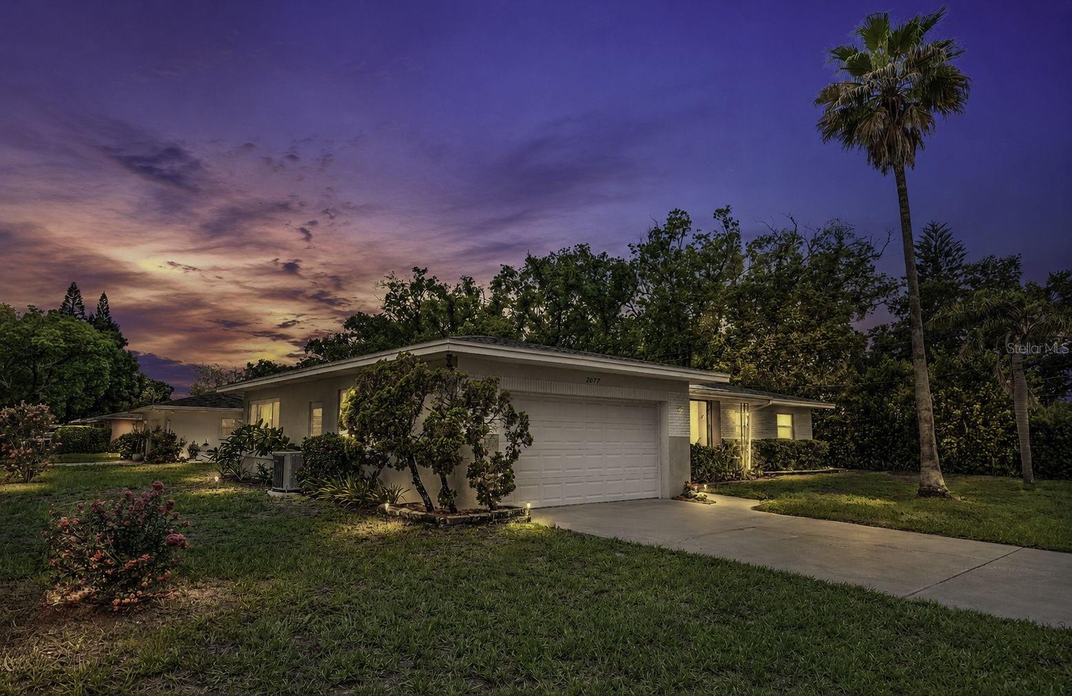 2077 DRUID ROAD E