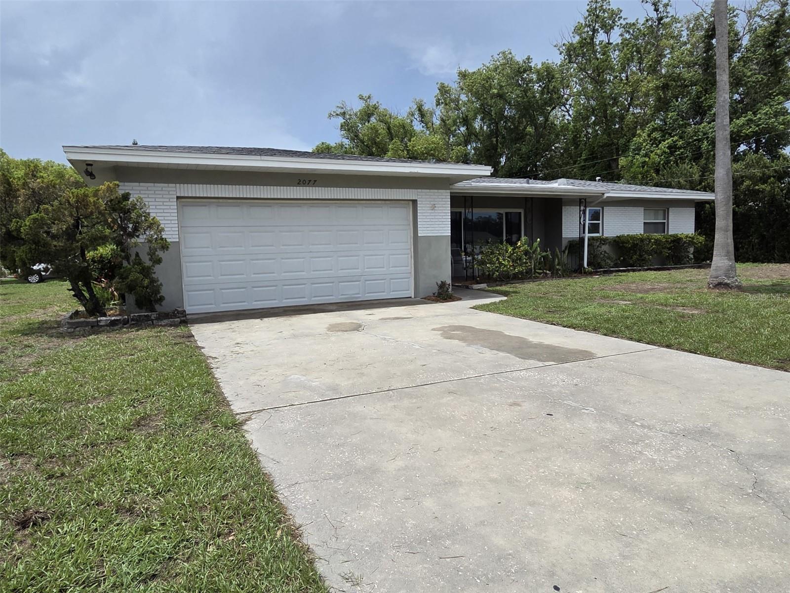 2077 DRUID ROAD E