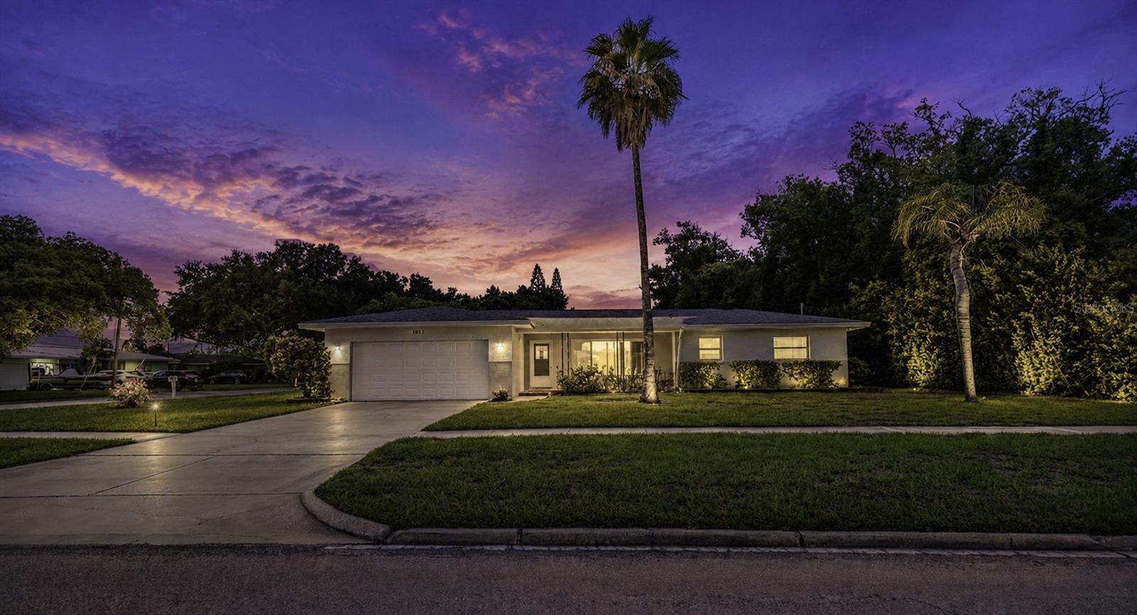 2077 DRUID ROAD E
