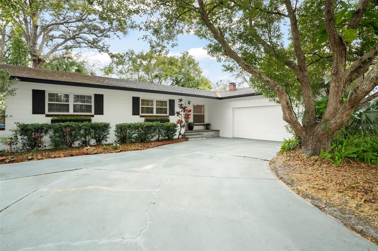 1307 LINDENWOOD LN
