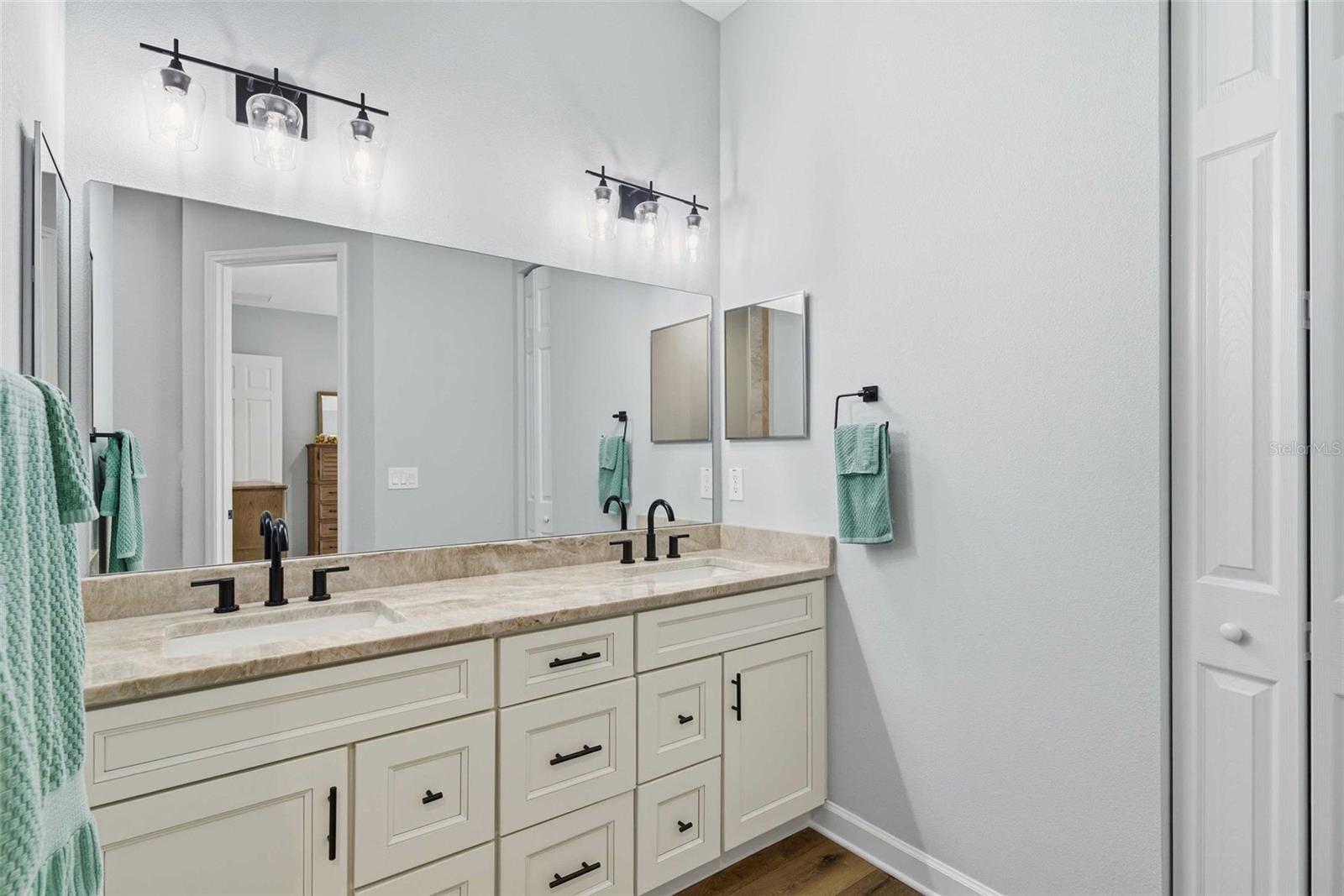 DAVIS LAKE - Residential