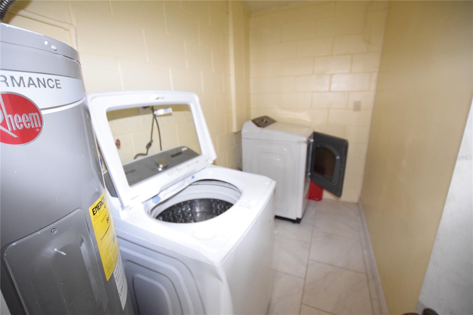 MALIBU GROVES NINTH ADD - Residential Lease