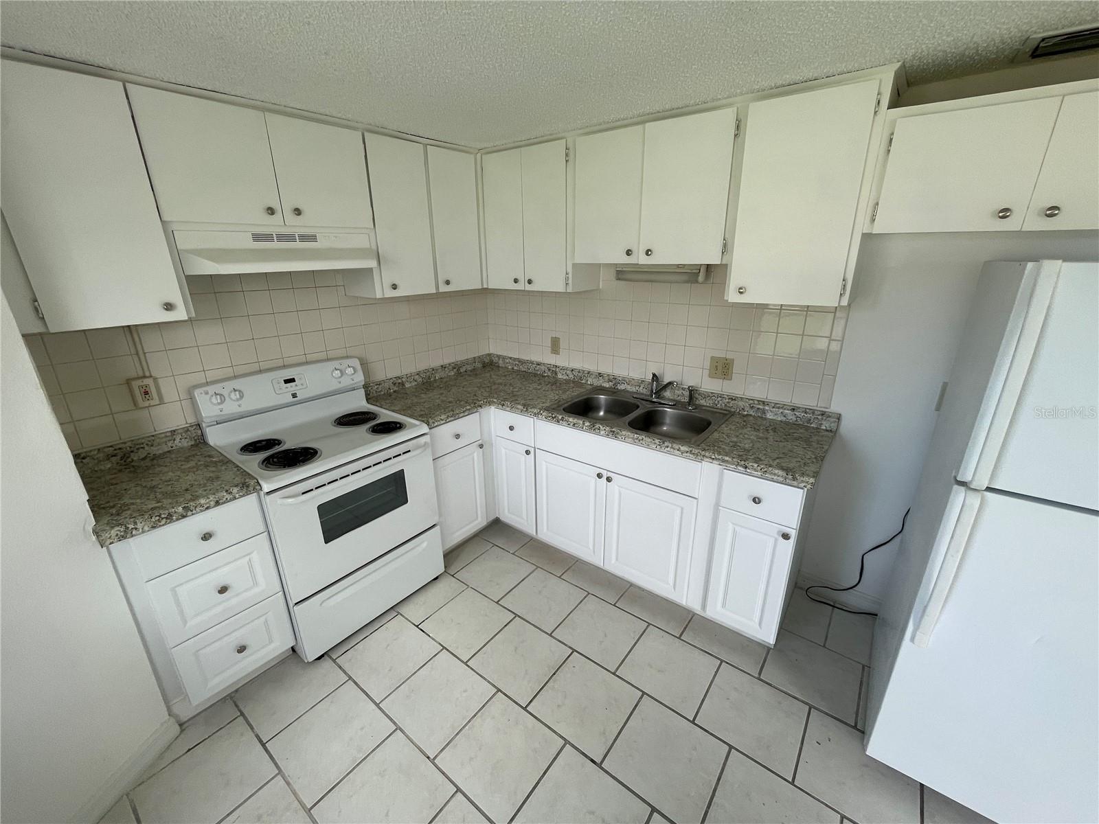 JASMIN COURT SUB - Residential Lease