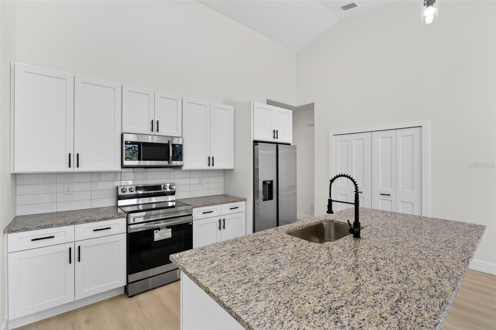 15523, 15525 CHAMBERLAIN BOULEVARD