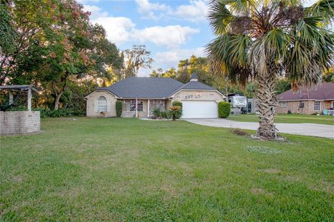 Photo of 500 N Kansas Avenue, Deland, FL 32724 (MLS # V4945789)