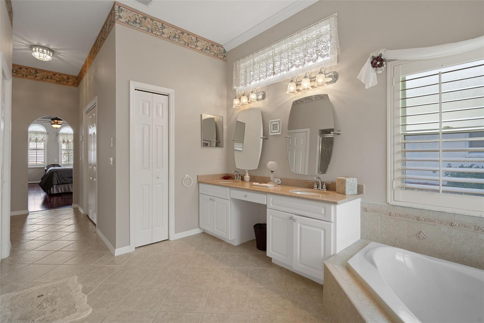 REGENCY OAKS - Residential