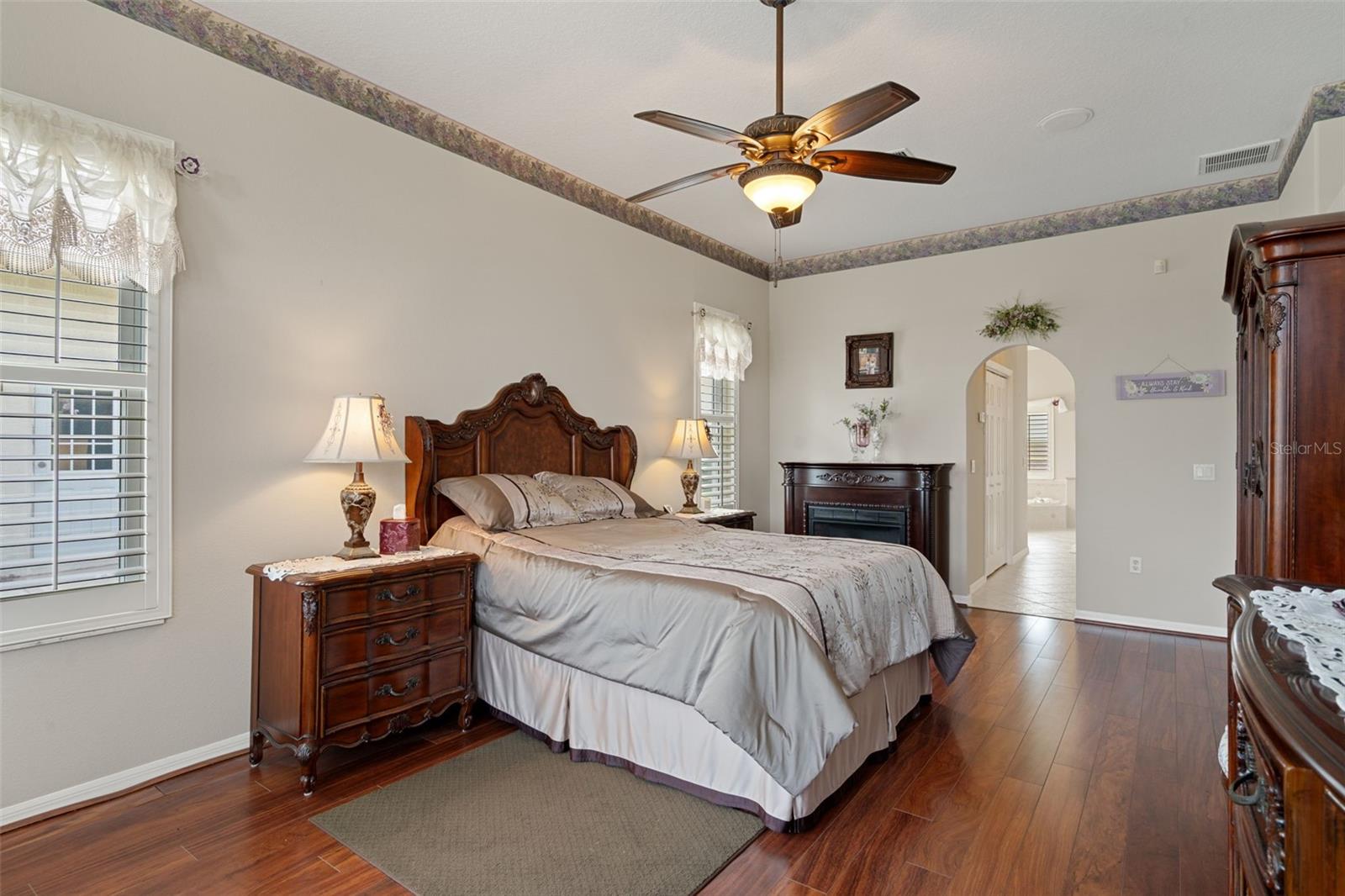 REGENCY OAKS - Residential