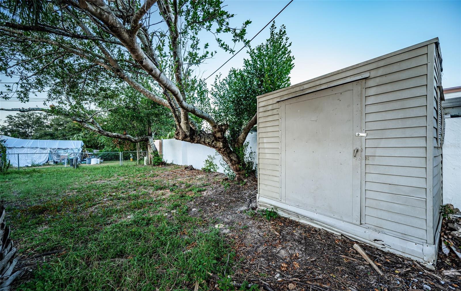 COUNTRY CLUB ESTATES - Residential