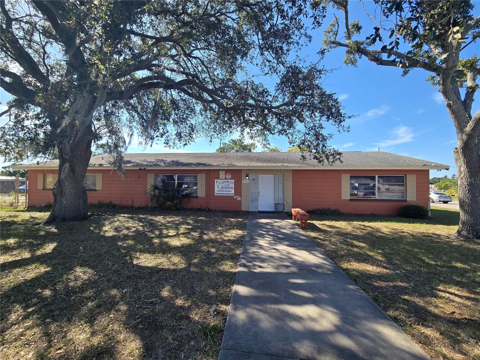 COUNTRY CLUB ESTATES - Residential