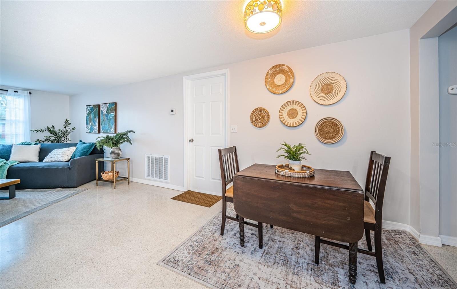 COUNTRY CLUB ESTATES - Residential