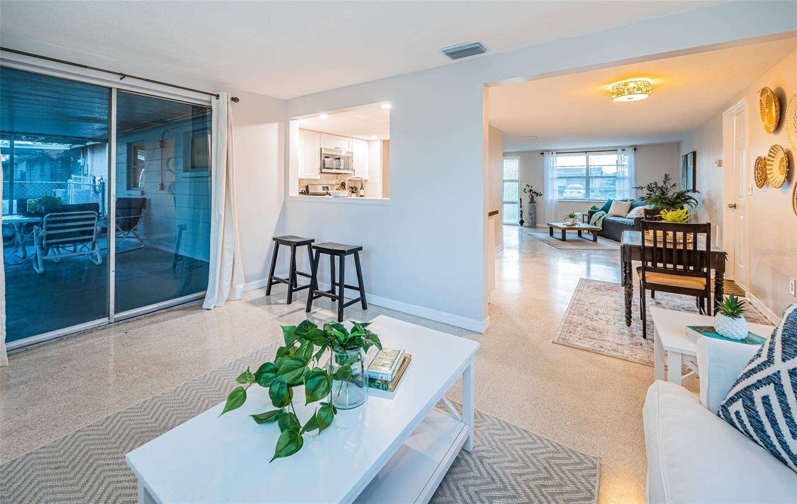 COUNTRY CLUB ESTATES - Residential