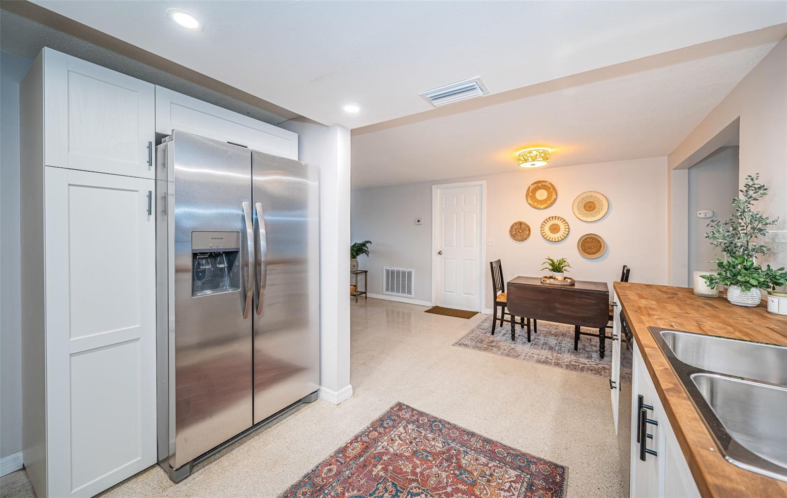 COUNTRY CLUB ESTATES - Residential