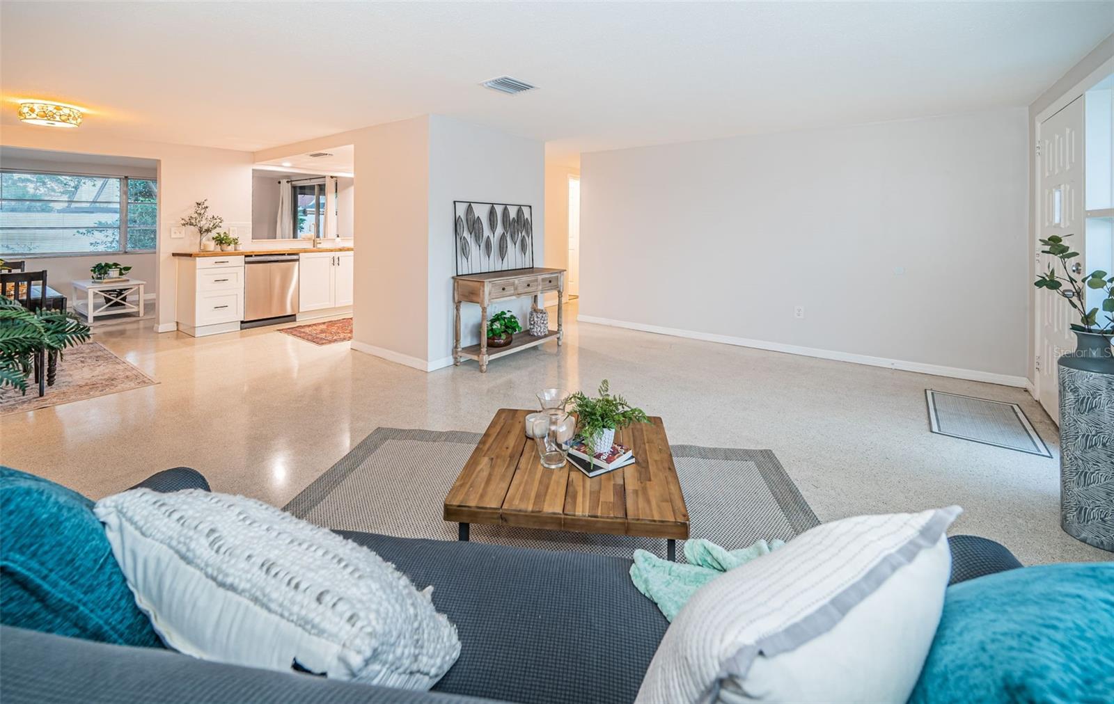 COUNTRY CLUB ESTATES - Residential