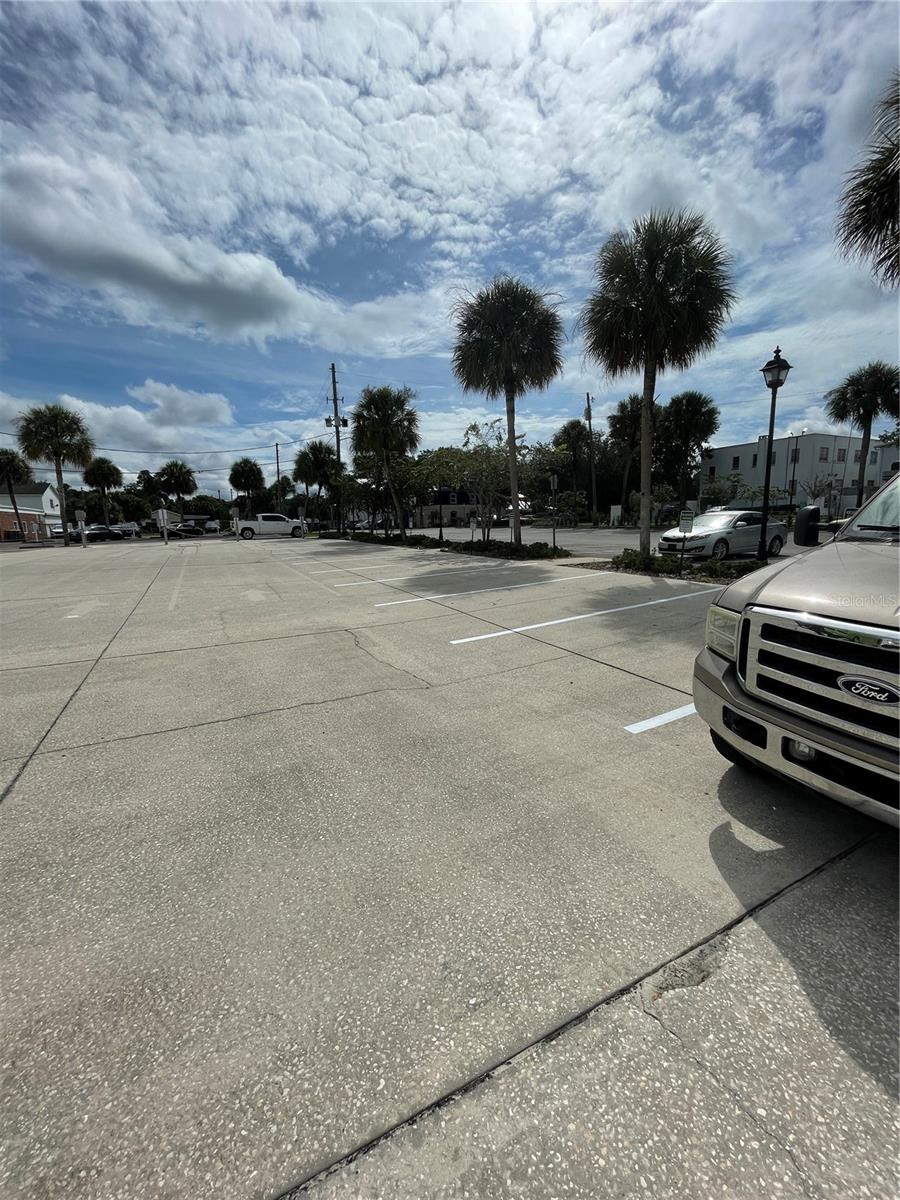 113 S WOODLAND BOULEVARD