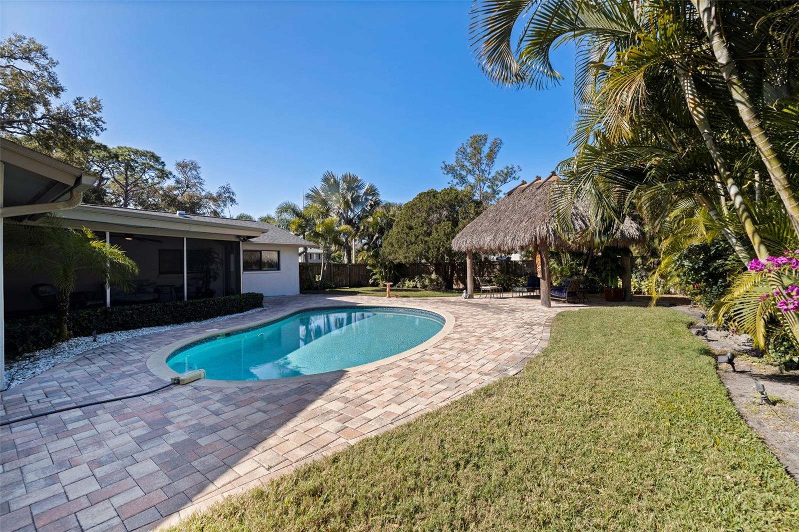 BAHAMA BEACH REP - Residential