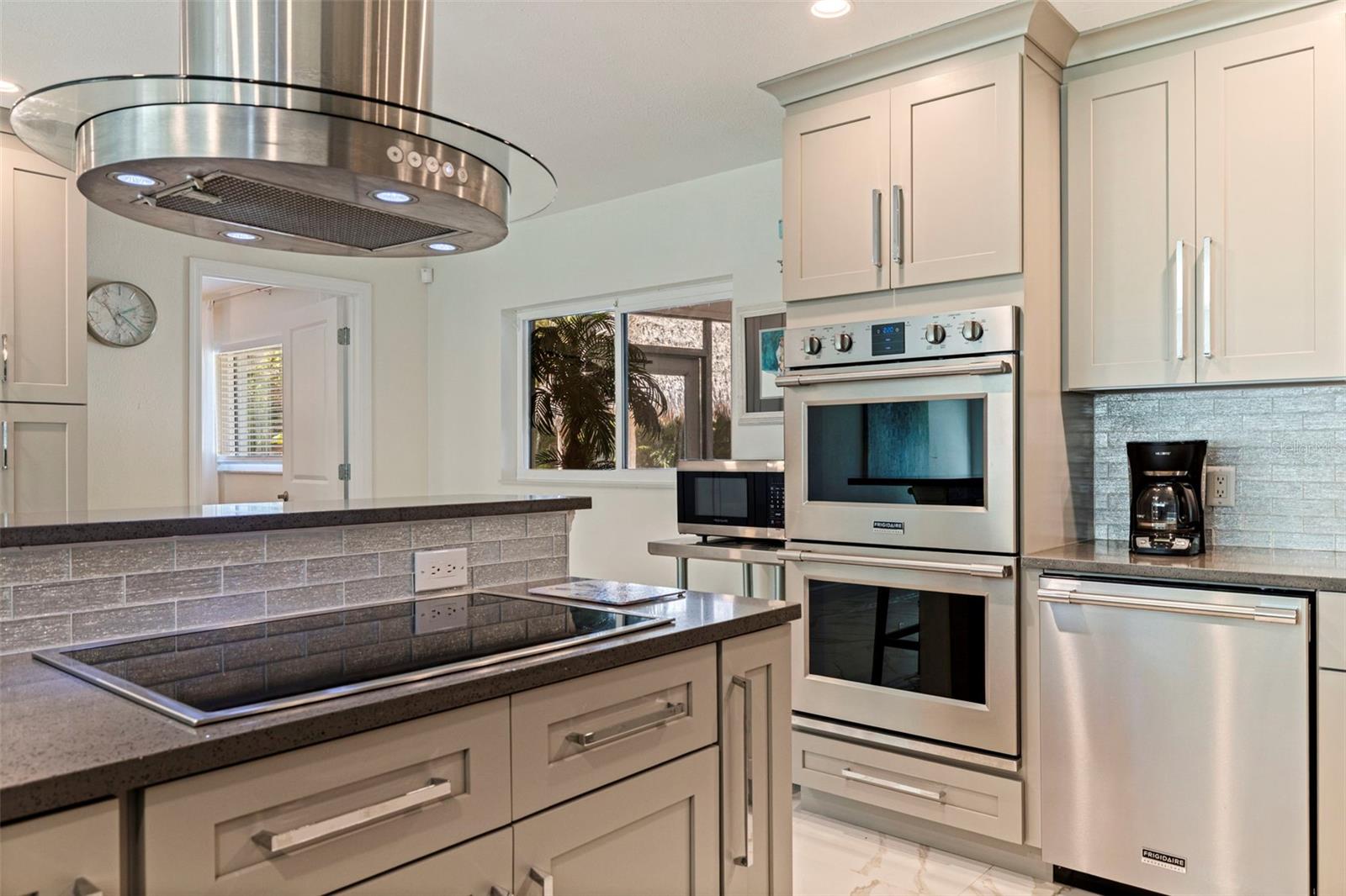 BAHAMA BEACH REP - Residential