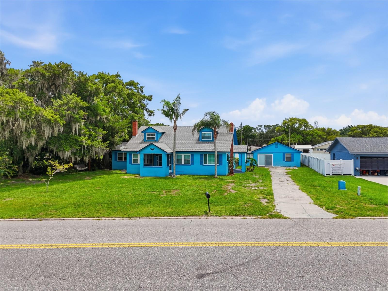 211 LAKESHORE BOULEVARD
