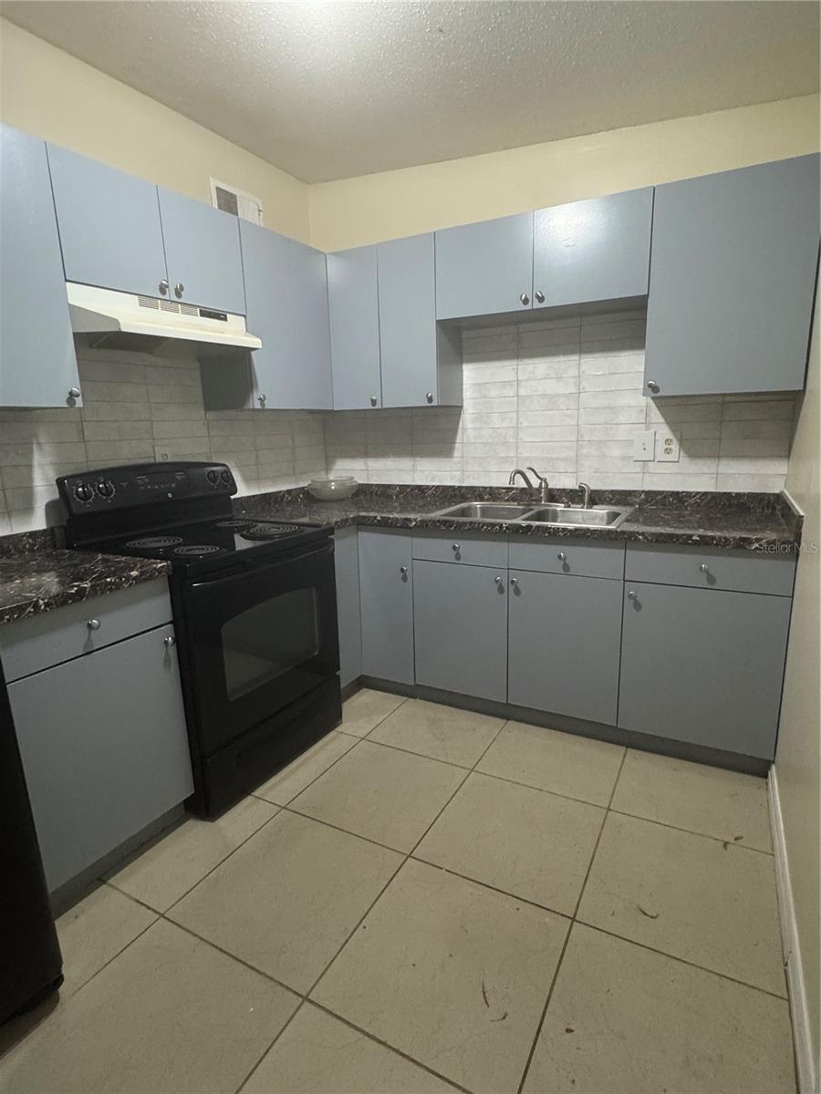 1216 LAWNE BOULEVARD