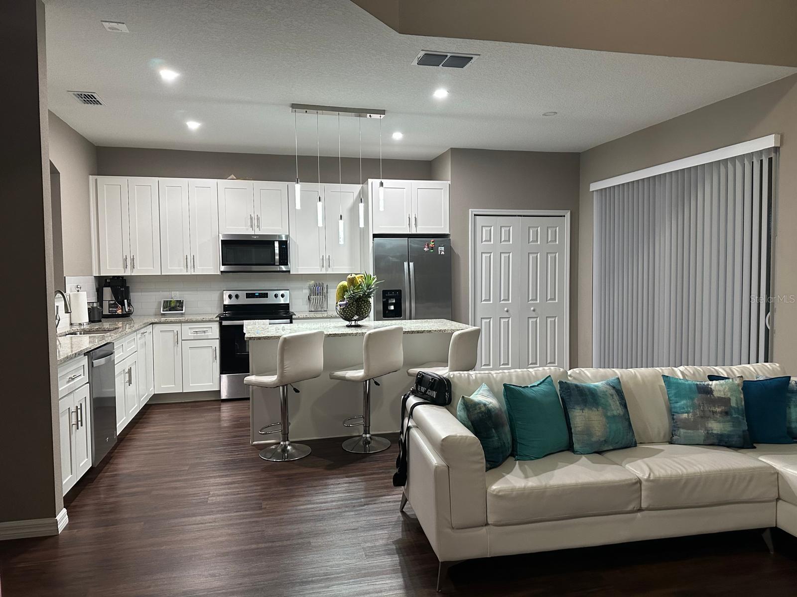 AVIANA PH 01 - Residential