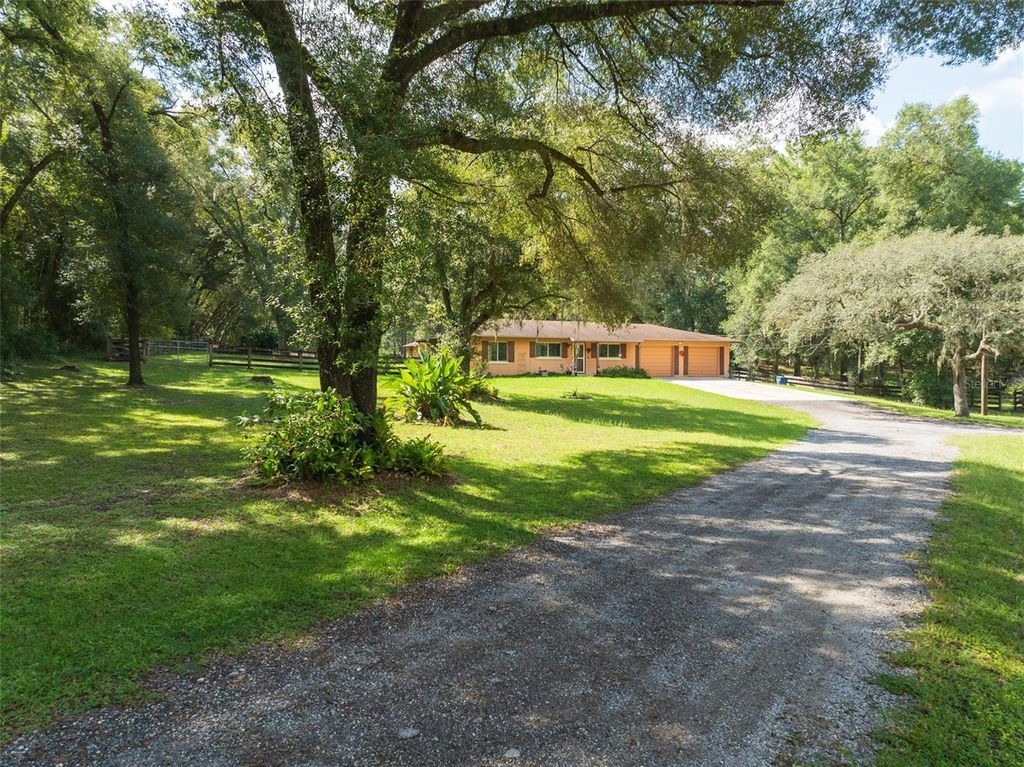 Photo of 1112 N Beresford Avenue, Deland, FL 32724 (MLS # V4945133)