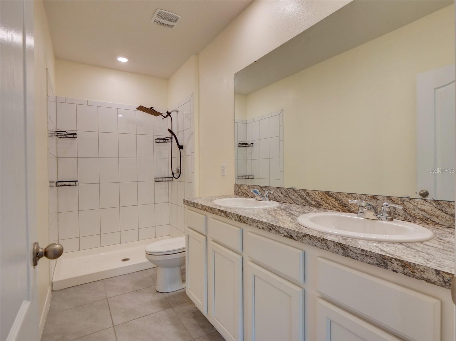 ATRIA/RIDGEWOOD LAKES - Residential