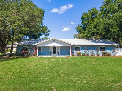 A home in EUSTIS