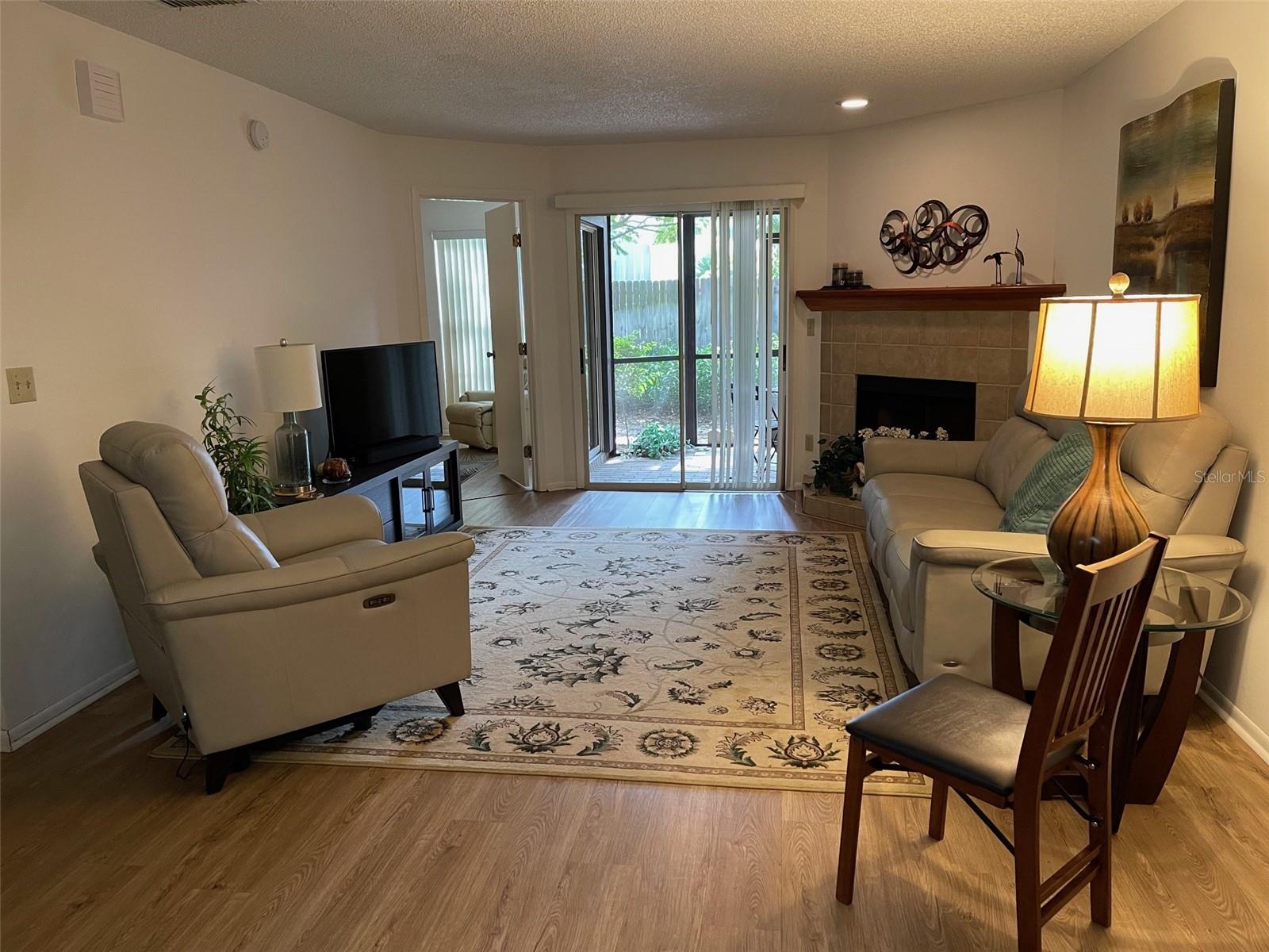 LAUREL OAKS AT COUNTRY WOODS CONDO - Residential Lease