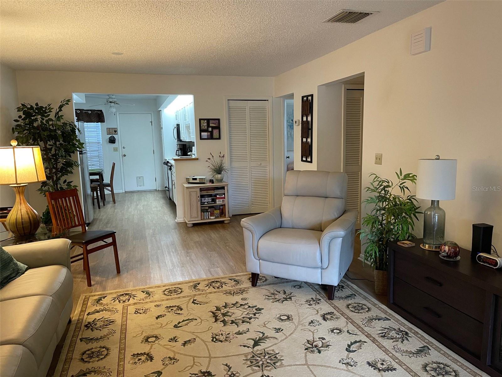 LAUREL OAKS AT COUNTRY WOODS CONDO - Residential Lease