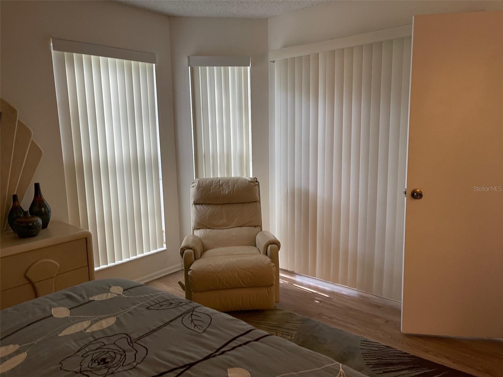 LAUREL OAKS AT COUNTRY WOODS CONDO - Residential Lease