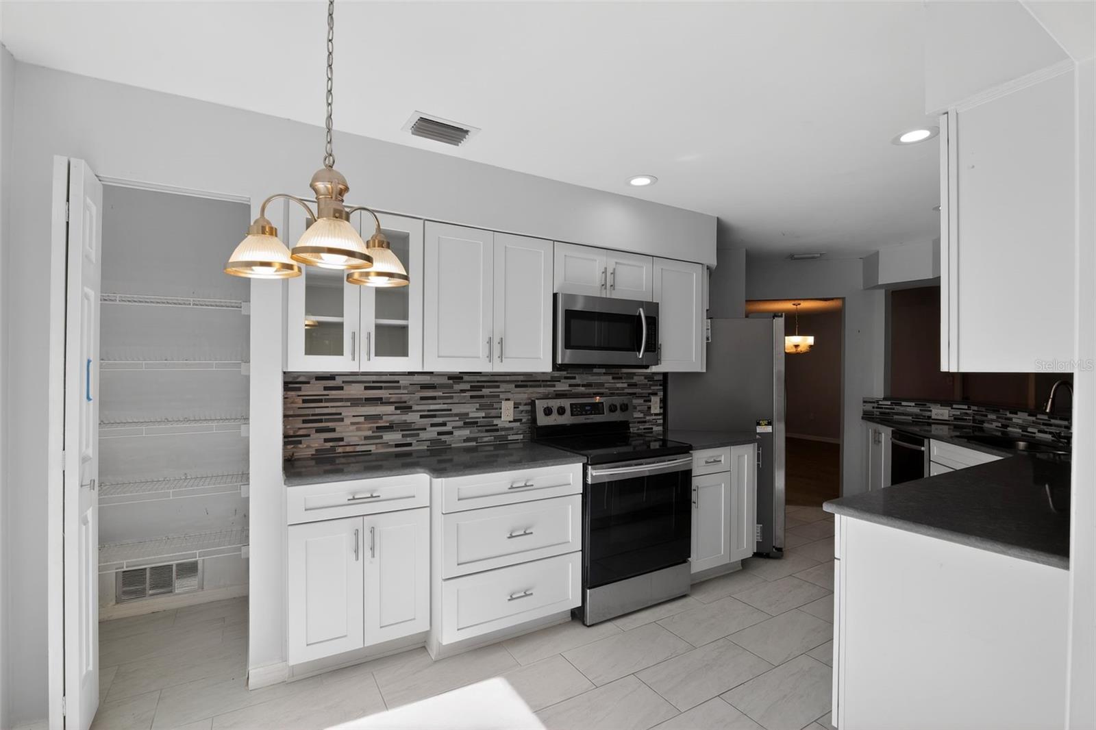 LAKESIDE VILLAGE UNIT 02 - Residential