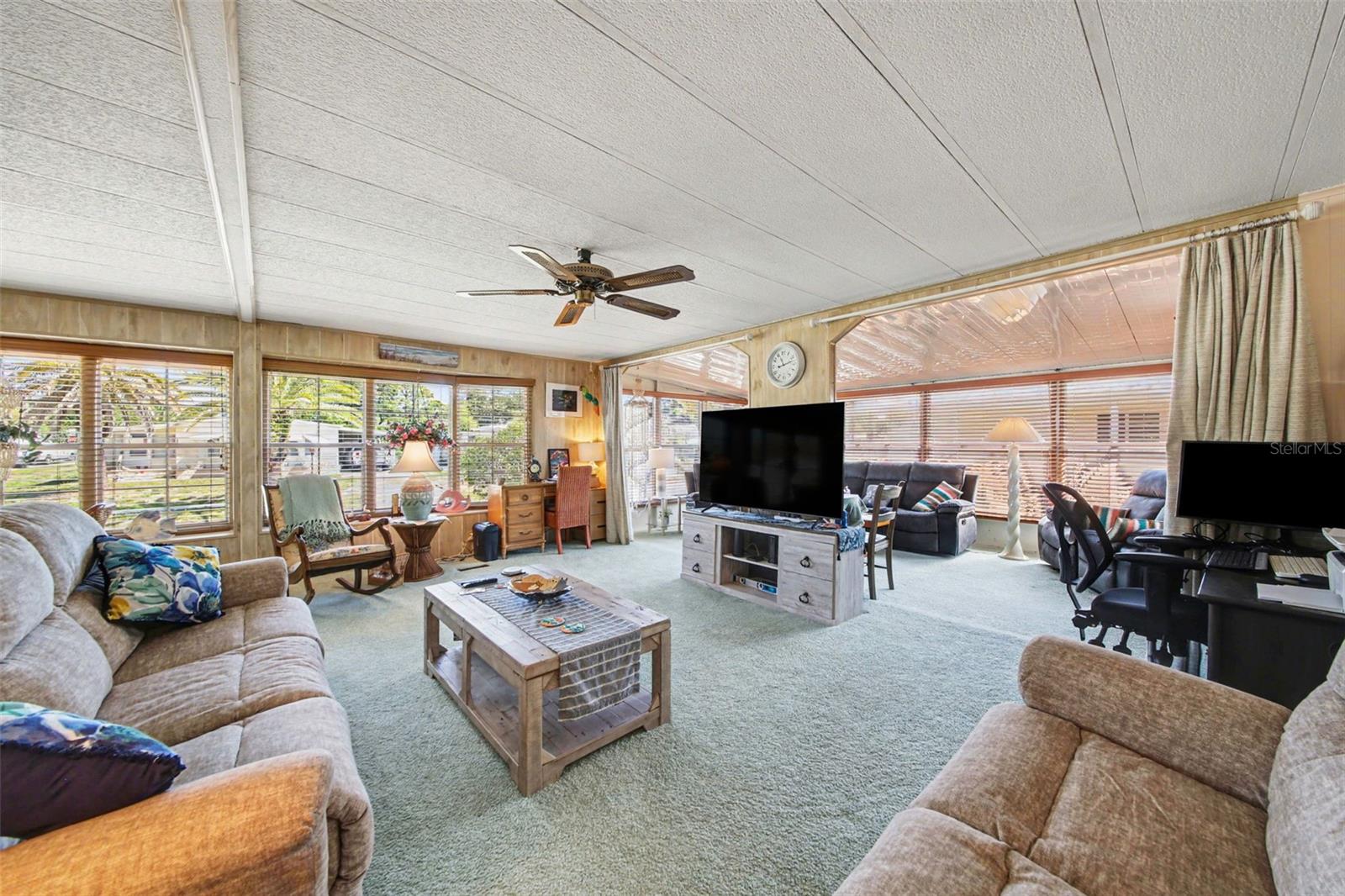 LAURELWOOD MOBILE ESTATES UNIT 01 - Residential