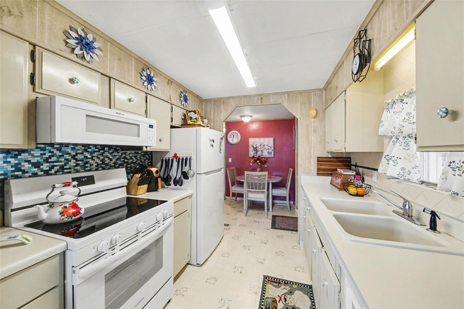 LAURELWOOD MOBILE ESTATES UNIT 01 - Residential